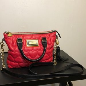Medium size purse with strap. Betsy Johnson used cross body bag. heart design
